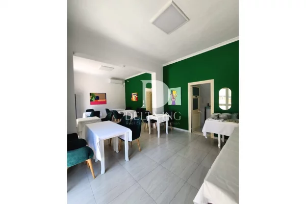 Ambiente Commerciale in Vendita 5+1 a Durazzo - 2,200,000 Euro