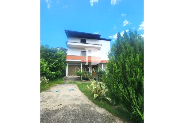 Casa in vendita 7+1 a Tirana - 250,000 Euro