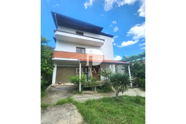 Shtepi ne shitje Vila Luksoze ne Tirane, 7+1, Mobilimi E mobiluar, Pagesa 250,000  Euro.