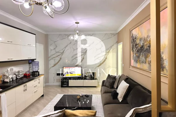 Appartamento in vendita a Tirana 2+1, Arredato