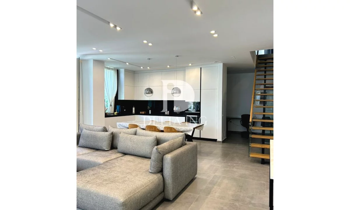 Shtepi ne shitje Vila Luksoze ne Himare, 7+1, Mobilimi E mobiluar, Pagesa 1,300,000  Euro.