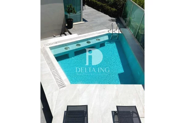 Shtepi ne shitje Vila Luksoze ne Himare, 7+1, Mobilimi E mobiluar, Pagesa 1,300,000  Euro.