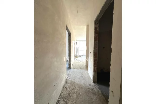Shtepi ne shitje Apartament ne Tirane, 2+1, Mobilimi Bosh, pa mobiluar, Pagesa 215,000  Euro.