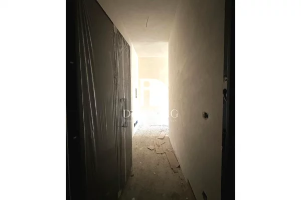 Shtepi ne shitje Apartament ne Tirane, 2+1, Mobilimi Bosh, pa mobiluar, Pagesa 215,000  Euro.