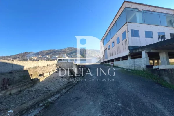 Jepet me qira ambient industrial / magazine – buze rruge kryesore