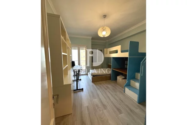 Shtepi ne shitje Apartament ne Tirane, 3+1, Mobilimi E mobiluar, Pagesa 350,000  Euro.