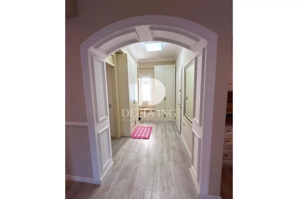 Shtepi ne shitje Apartament ne Tirane, 3+1, Mobilimi E mobiluar, Pagesa 350,000  Euro.