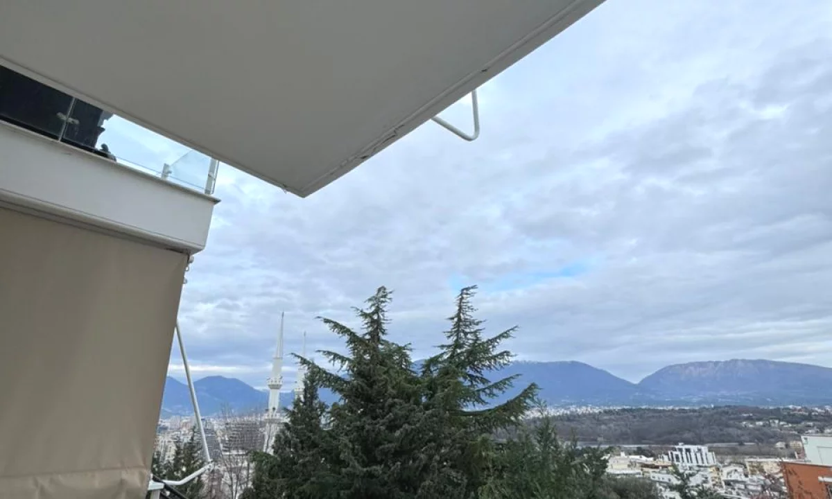 Appartamento in affitto a Tirana 2+1, Arredato