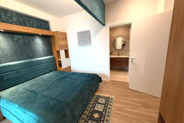 Shtepi ne shitje Apartament ne Vlore, 2+1, Mobilimi E mobiluar, Pagesa 590,000  Euro.