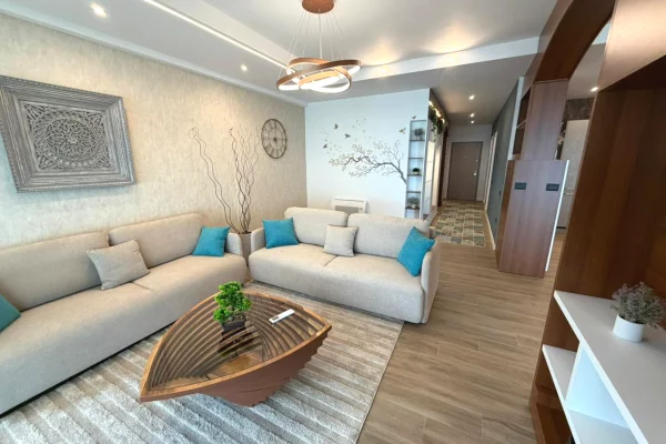 Shtepi ne shitje Apartament ne Vlore, 2+1, Mobilimi E mobiluar, Pagesa 590,000  Euro.