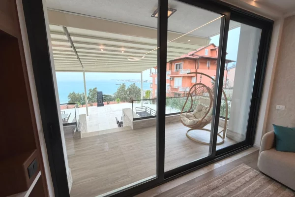 Shtepi ne shitje Apartament ne Vlore, 2+1, Mobilimi E mobiluar, Pagesa 590,000  Euro.