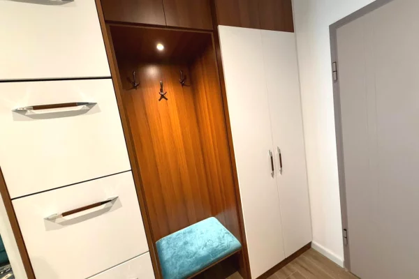 Shtepi ne shitje Apartament ne Vlore, 2+1, Mobilimi E mobiluar, Pagesa 590,000  Euro.