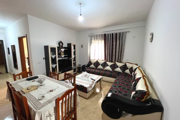 Shtepi ne shitje Apartament ne Vlore, 2+1, Mobilimi E mobiluar, Pagesa 129,000  Euro.