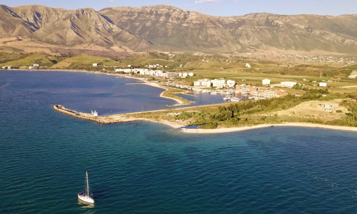 Shtepi ne shitje Apartament ne Vlore, Garsoniere, Mobilimi E mobiluar, Pagesa 85,000  Euro.