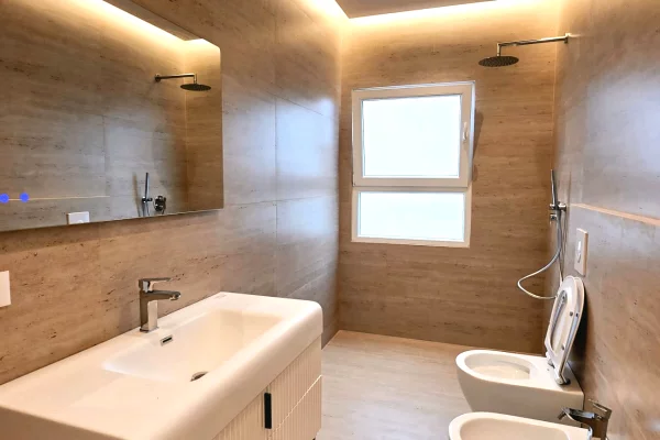 Shtepi ne shitje Apartament ne Tirane, 2+1, Mobilimi E mobiluar, Pagesa 320,000  Euro.