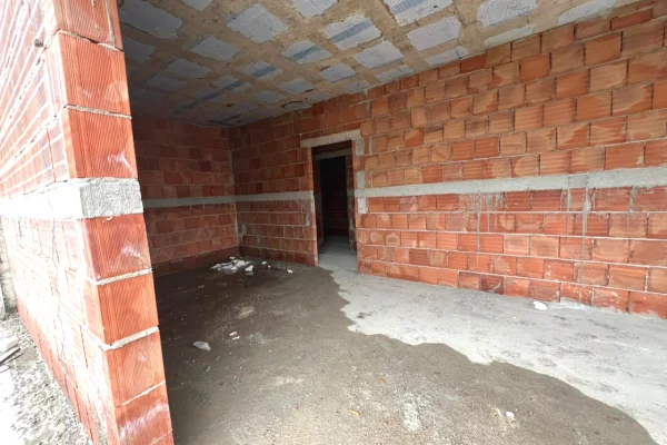 Shtepi ne shitje Apartament ne Tirane, 1+1, Mobilimi Bosh, pa mobiluar, Pagesa 128,644  Euro.