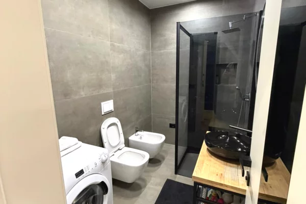 Shtepi me qera Apartament ne Tirane, 2+1, Mobilimi E mobiluar, Pagesa 1,500  Euro.