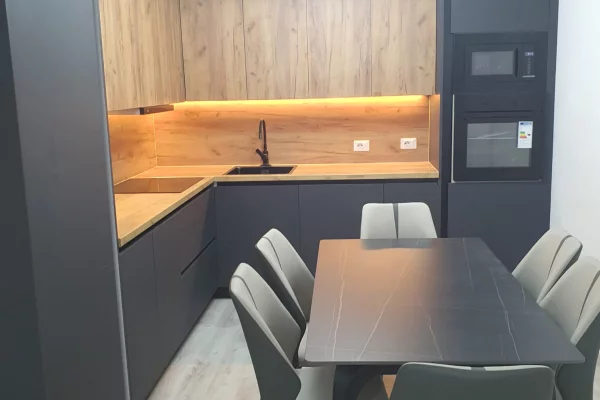 Jepet me qira apartament 2+1 + post parkimi – pranë Pallati i Brigadave