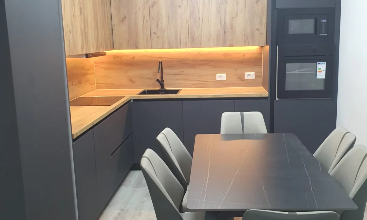 Shtepi me qera Apartament ne Tirane, 2+1, Mobilimi E mobiluar, Pagesa 800  Euro.