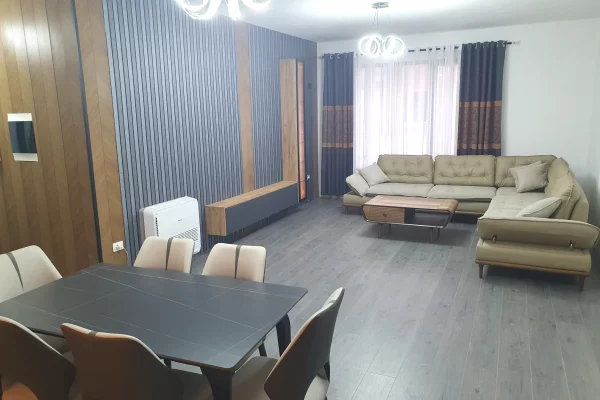 Shtepi me qera 2+1 ne Tirane - 700 Euro