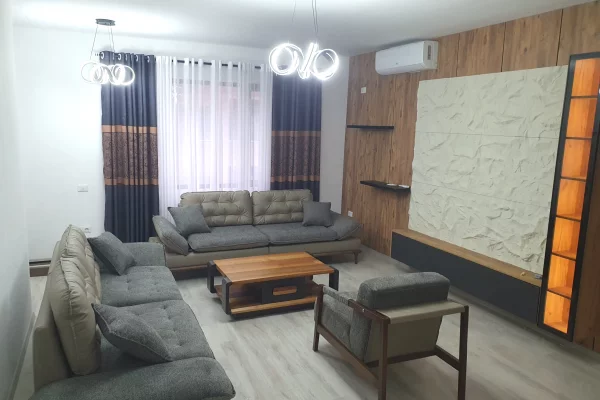 Shtepi me qera Apartament ne Tirane, 2+1, Mobilimi E mobiluar, Pagesa 700  Euro.