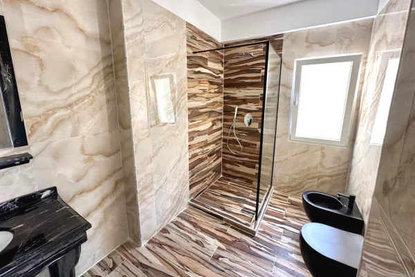 Shtepi me qera Apartament ne Tirane, 2+1, Mobilimi E mobiluar, Pagesa 1,000  Euro.