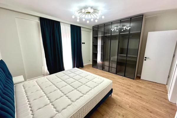 Shtepi me qera Apartament ne Tirane, 2+1, Mobilimi E mobiluar, Pagesa 1,000  Euro.
