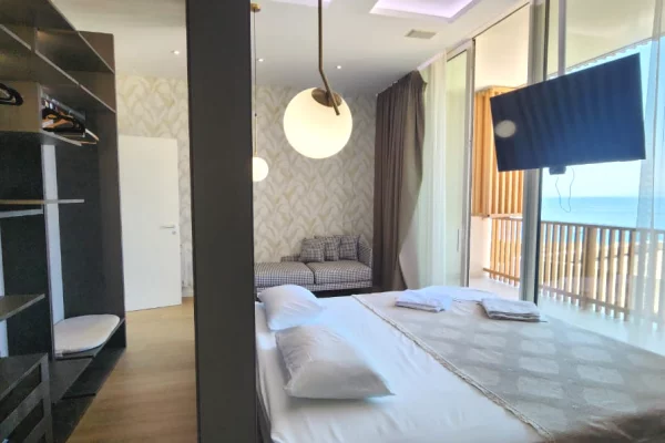 Shtepi ne shitje Apartament ne Himare, 5+1, Mobilimi E mobiluar, Pagesa 1,500,000  Euro.