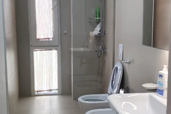 Shtepi ne shitje Apartament ne Himare, 5+1, Mobilimi E mobiluar, Pagesa 1,500,000  Euro.