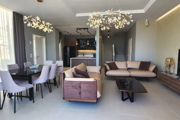 Shtepi ne shitje Apartament ne Himare, 5+1, Mobilimi E mobiluar, Pagesa 1,500,000  Euro.