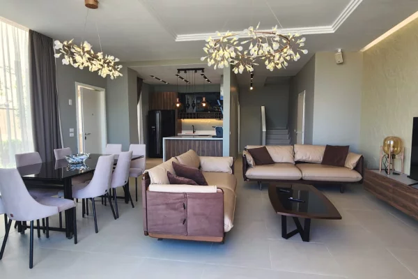 Shtepi ne shitje Apartament ne Himare, 5+1, Mobilimi E mobiluar, Pagesa 1,500,000  Euro.