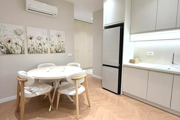 Shtepi me qera Apartament ne Tirane, 2+1, Mobilimi E mobiluar, Pagesa 1,000  Euro.