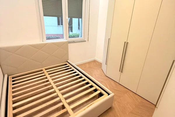 Shtepi me qera Apartament ne Tirane, 2+1, Mobilimi E mobiluar, Pagesa 1,000  Euro.