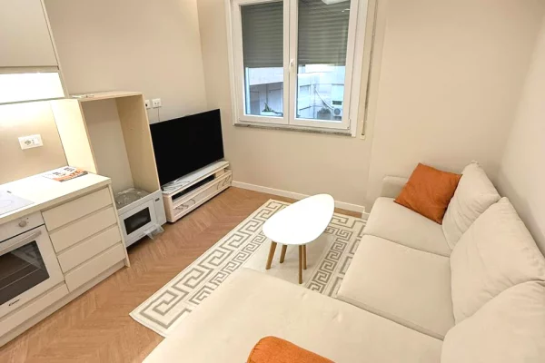 Shtepi me qera Apartament ne Tirane, 2+1, Mobilimi E mobiluar, Pagesa 1,000  Euro.