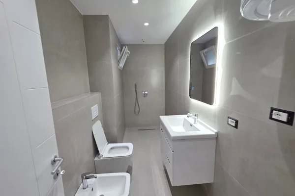 Shtepi ne shitje Apartament ne Tirane, 2+1, Mobilimi Bosh, pa mobiluar, Pagesa 16,500,000  Leke.