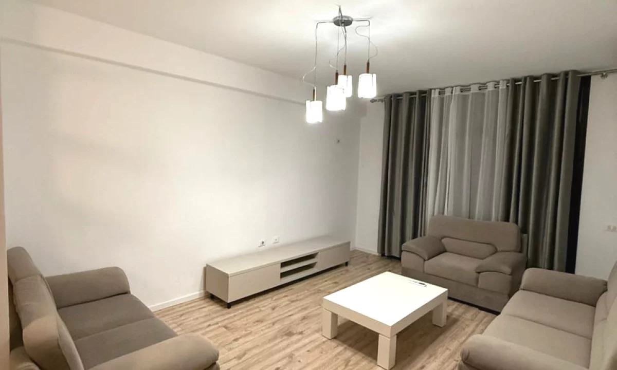 Shtepi me qera Apartament ne Tirane, 2+1, Mobilimi Pjeserisht e mobiluar, Pagesa 900  Euro.