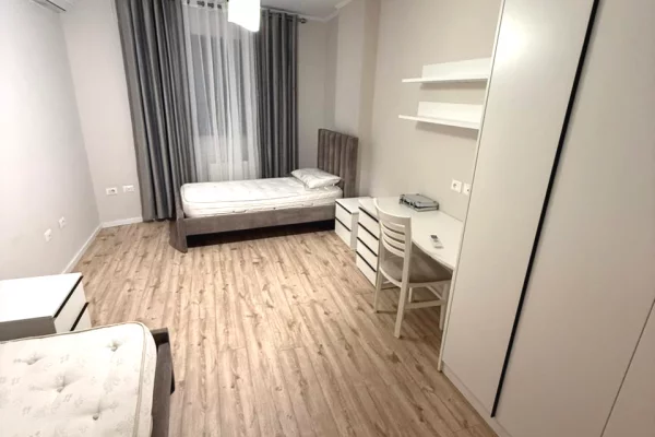 Shtepi me qera Apartament ne Tirane, 2+1, Mobilimi Pjeserisht e mobiluar, Pagesa 900  Euro.