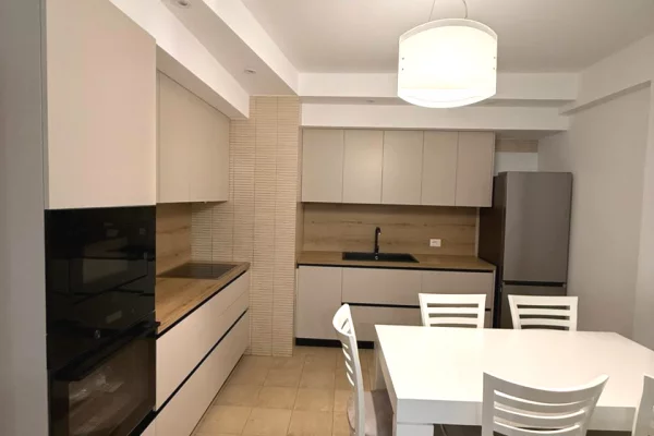 Shtepi me qera Apartament ne Tirane, 2+1, Mobilimi Pjeserisht e mobiluar, Pagesa 900  Euro.