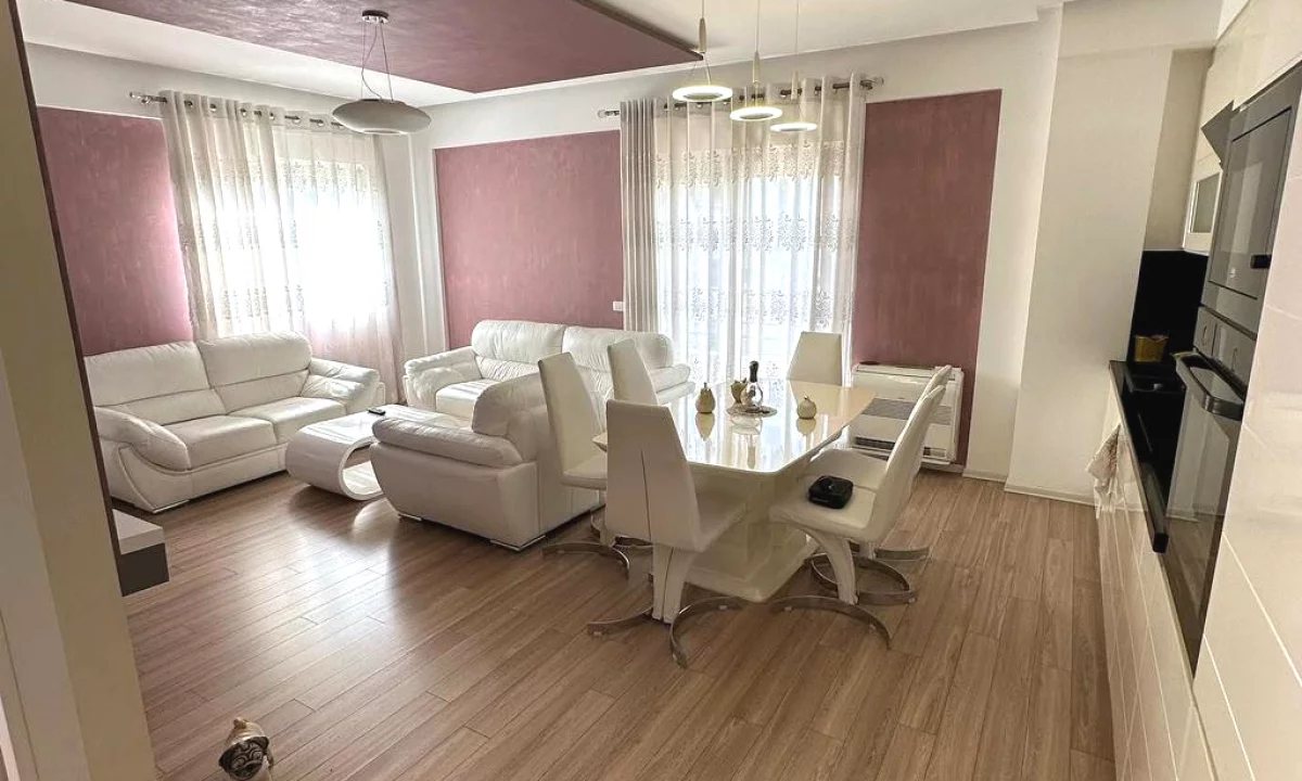 Shtepi ne shitje Apartament ne Tirane, 3+1, Mobilimi E mobiluar, Pagesa 285,000  Euro.