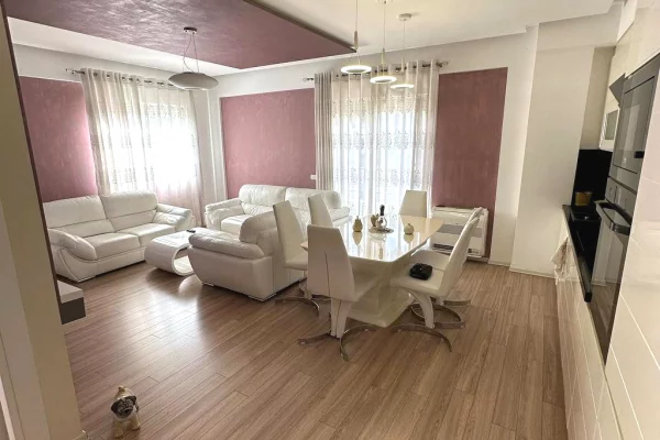 Shtepi ne shitje 3+1 ne Tirane - 285,000 Euro