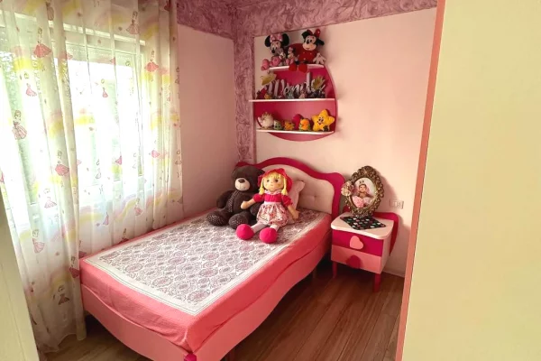 Shtepi ne shitje Apartament ne Tirane, 3+1, Mobilimi E mobiluar, Pagesa 285,000  Euro.