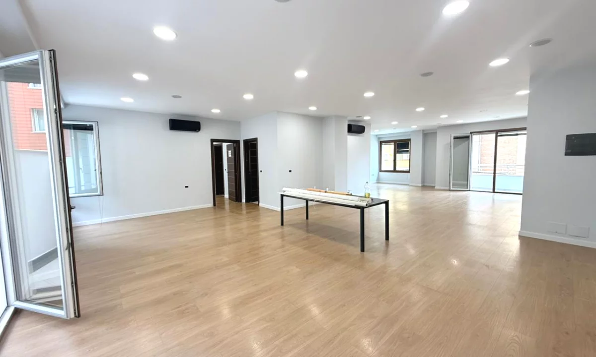 JEPET ME QIRA AMBJENT PER ZYRA – KOMPLEKSI DELIJORGJI