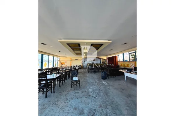 Ambient biznesi me qera 2+1 ne Vlore - 1,250 Euro