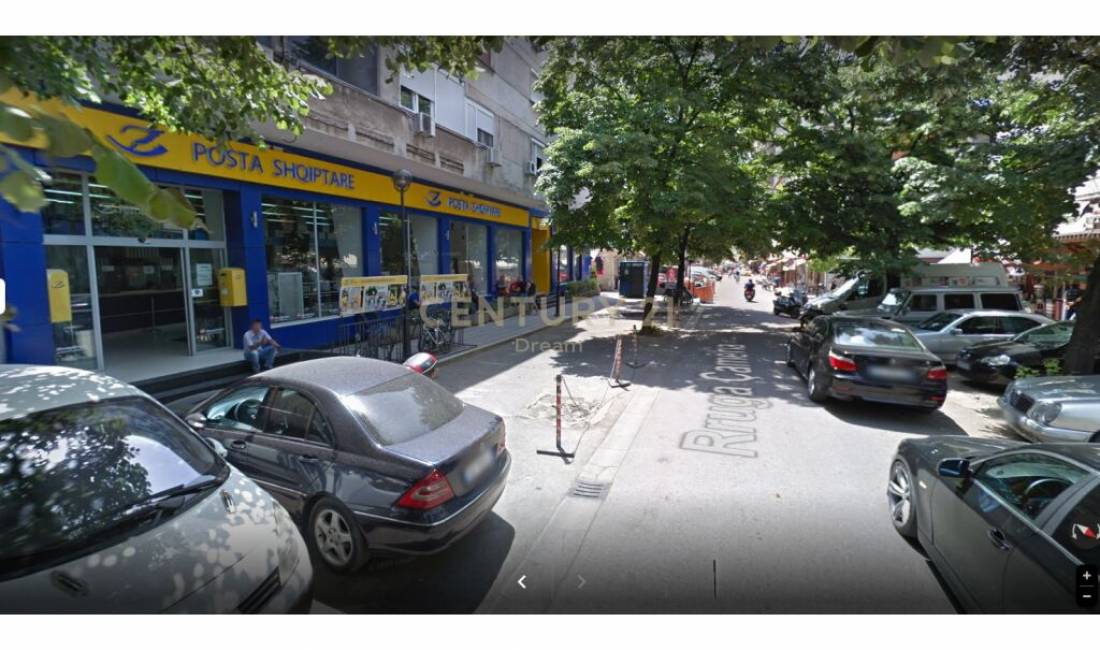 Shitet dyqan te Tregu Cam 126000 Euro