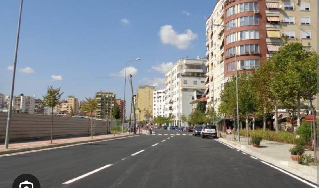 Ambient me qira te rruga e Kosovareve 400 Euro