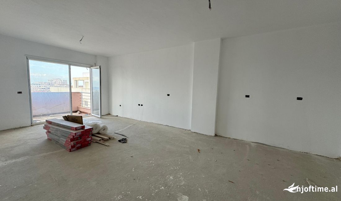 Shtepi ne shitje Apartament ne Tirane, 2+1, Mobilimi Bosh, pa mobiluar, Pagesa 99,000  Euro.