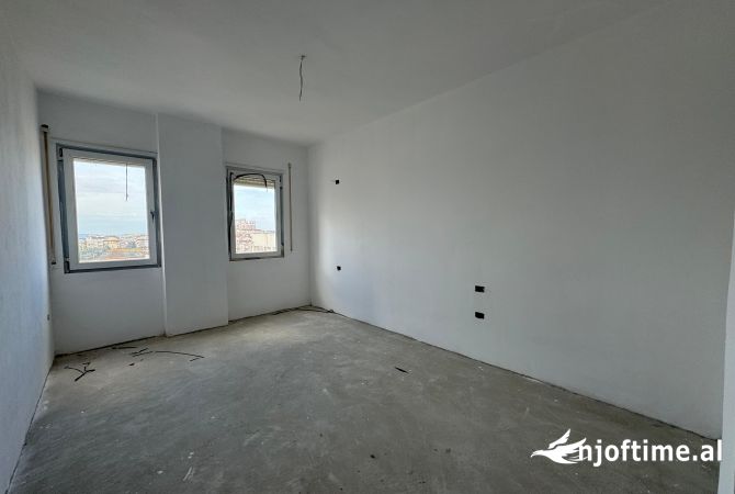 Shtepi ne shitje Apartament ne Tirane, 2+1, Mobilimi Bosh, pa mobiluar, Pagesa 99,000  Euro.