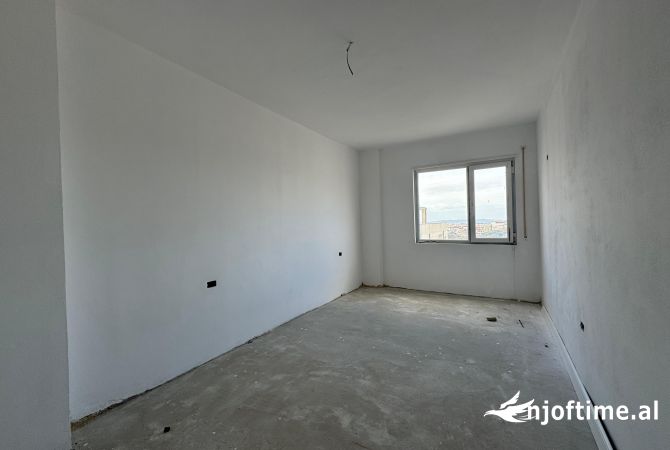Shtepi ne shitje Apartament ne Tirane, 2+1, Mobilimi Bosh, pa mobiluar, Pagesa 99,000  Euro.
