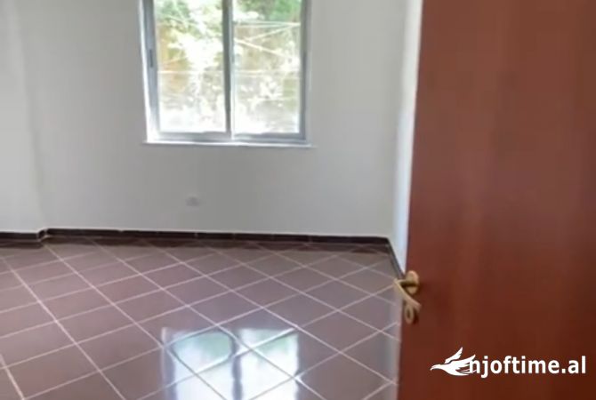 Shtepi ne shitje Apartament ne Tirane, 2+1, Mobilimi Bosh, pa mobiluar, Pagesa 100,000  Euro.