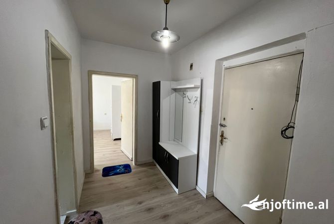 Shtepi me qera Apartament ne Tirane, 1+1, Mobilimi Pjeserisht e mobiluar, Pagesa 320  Euro.